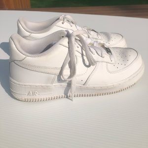 NIKE AIR FORCE ONE SIZE 7Y